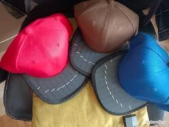 Casquette Solaire USB - Garder Vos Appareils Chargés Lorsqu'il Y A Du Soleil Gratuitement.